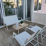 Διαμέρισμα Caires Urban Nest